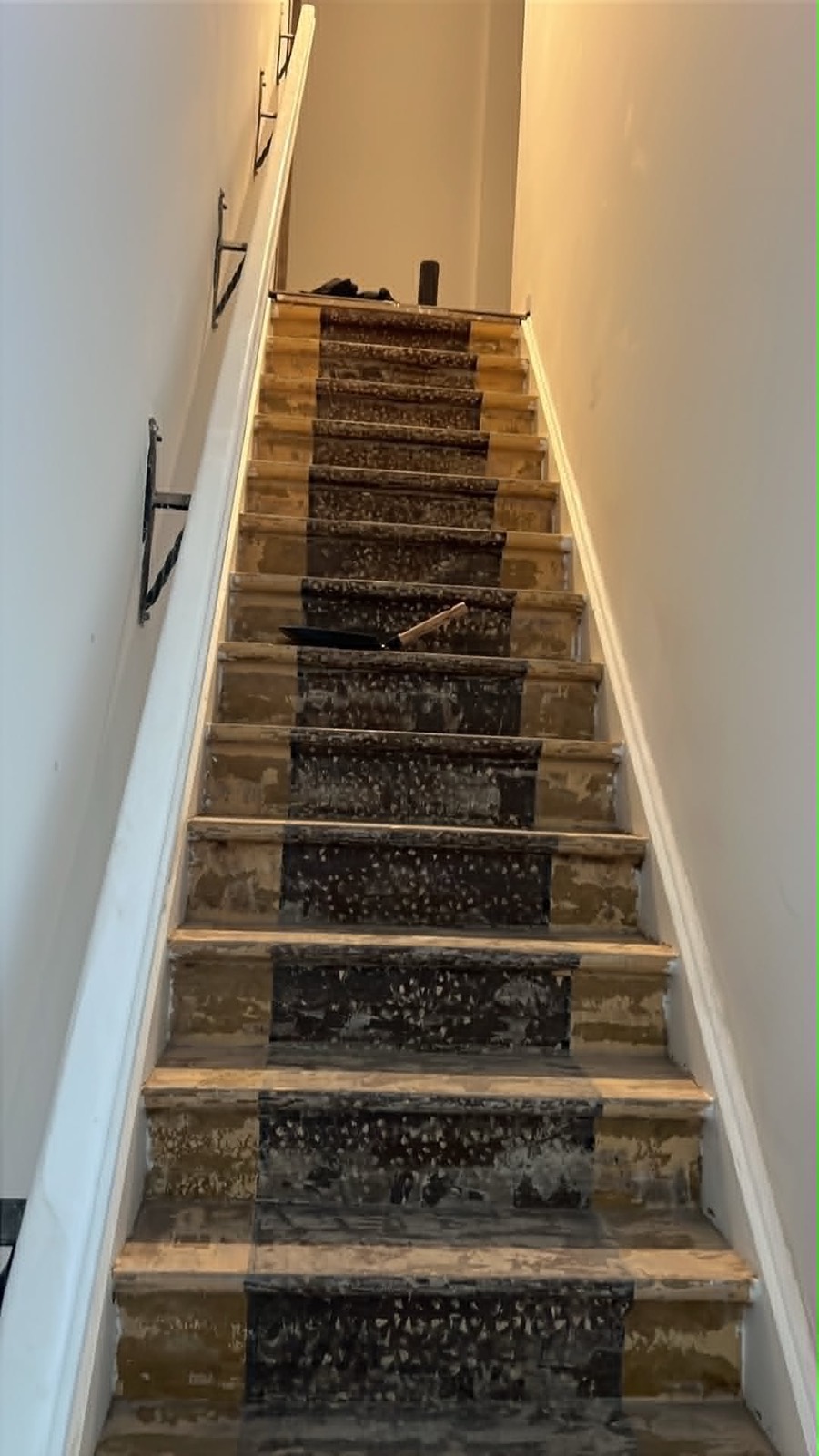 Avant : ancien tapis d'escalier usé