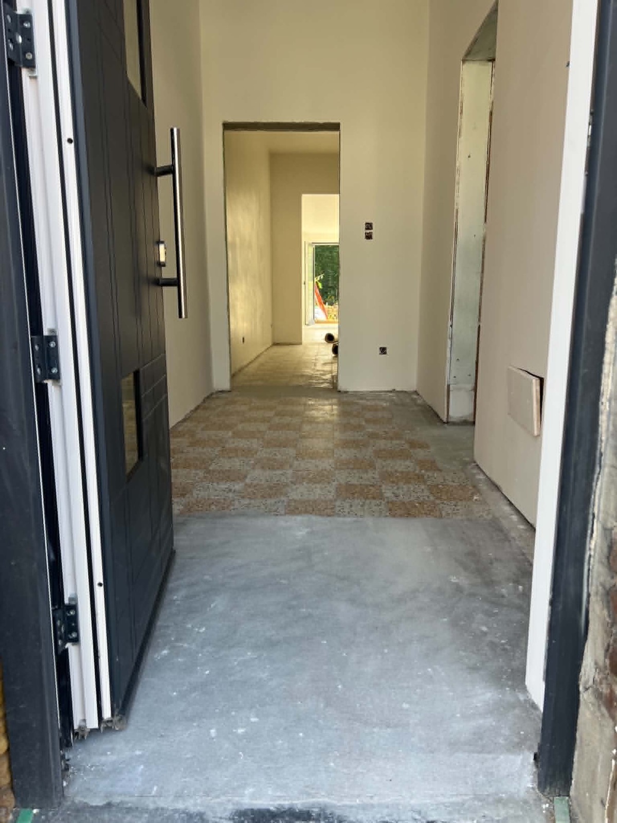 Entrée, sol en cours de finition